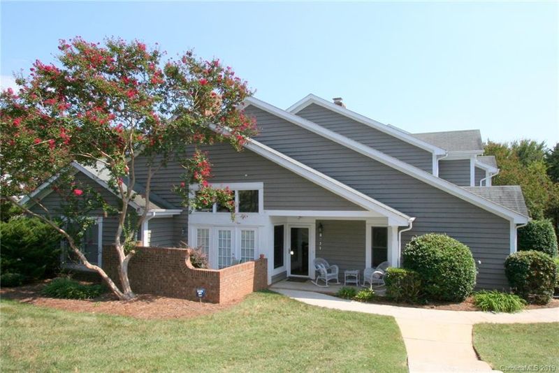 8239 Tradd Ct, Charlotte, NC 28210