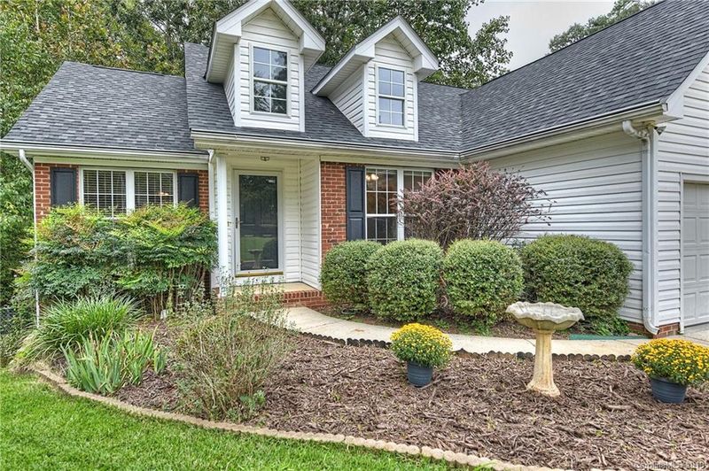 11024 Ballards Pond Ln, Matthews, NC 28105
