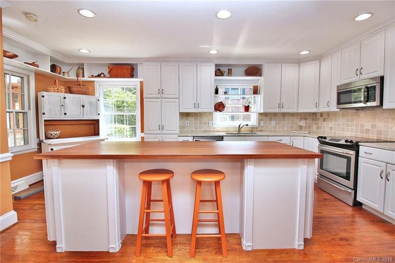 417 Robmont Rd, Charlotte, NC 28270