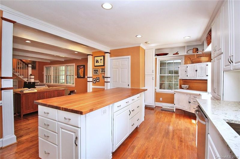 417 Robmont Rd, Charlotte, NC 28270