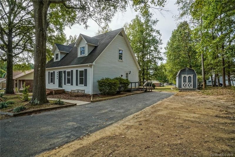 2304 Ellerbe Dr, Kannapolis, NC 28083