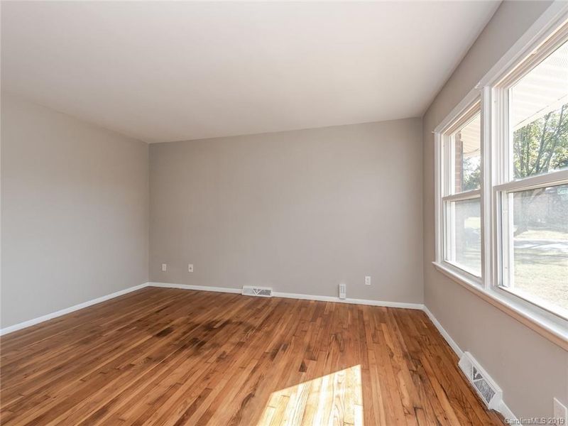 2400 Twinfield Dr, Charlotte, NC 28216