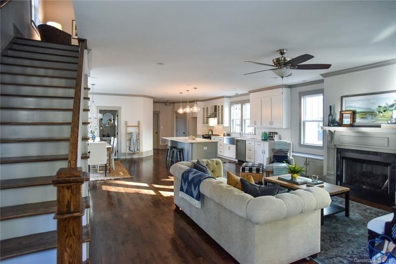 2412 Columbus Cir, Charlotte, NC 28208