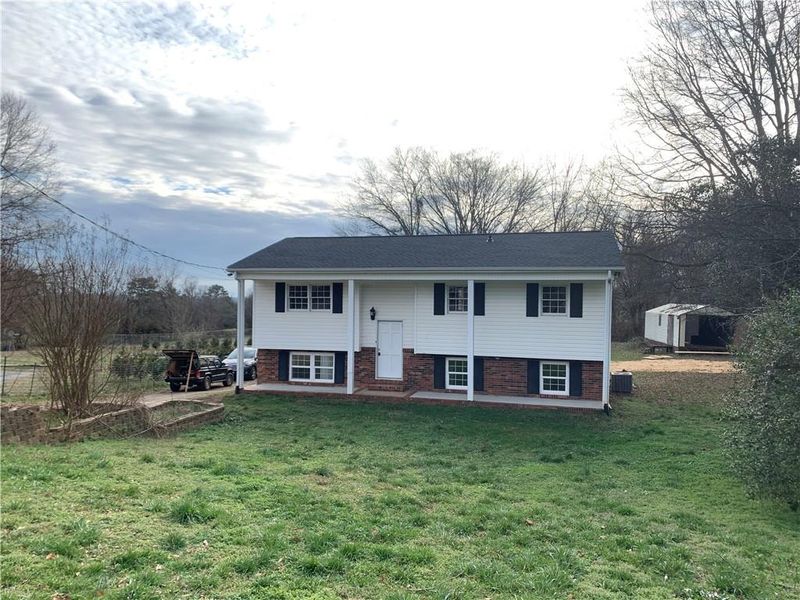 5467 Triangle Cir, Hickory, NC 28602