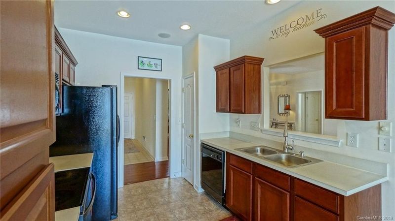 136 Gray Cliff Dr, Mooresville, NC 28117
