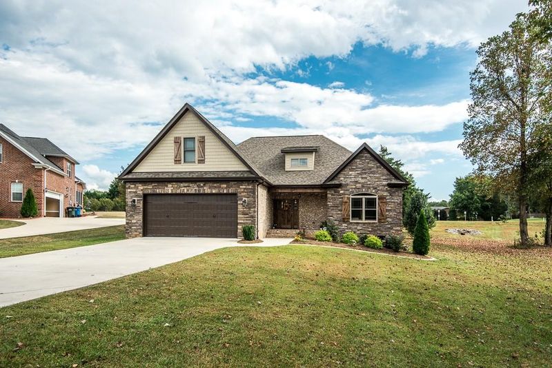 1346 37th Avenue Pl NE, Hickory, NC 28601