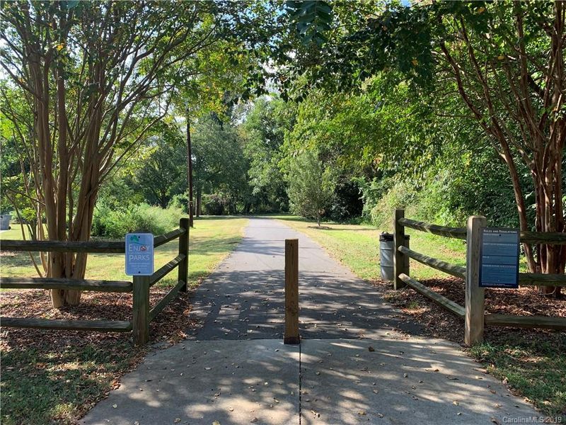 1818 Arnold Dr, Charlotte, NC 28205