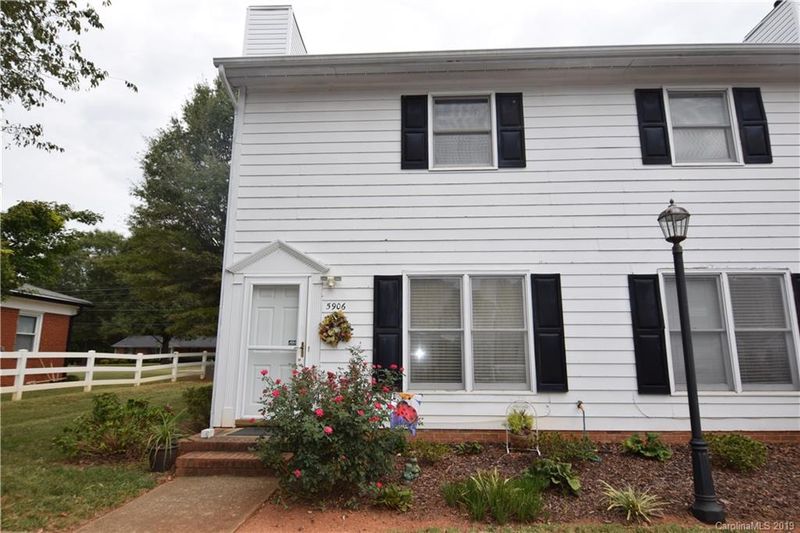 5906 Crape Myrtle Ln, Charlotte, NC 28216