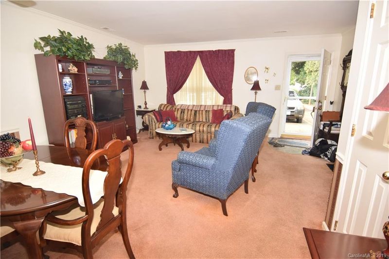 5906 Crape Myrtle Ln, Charlotte, NC 28216