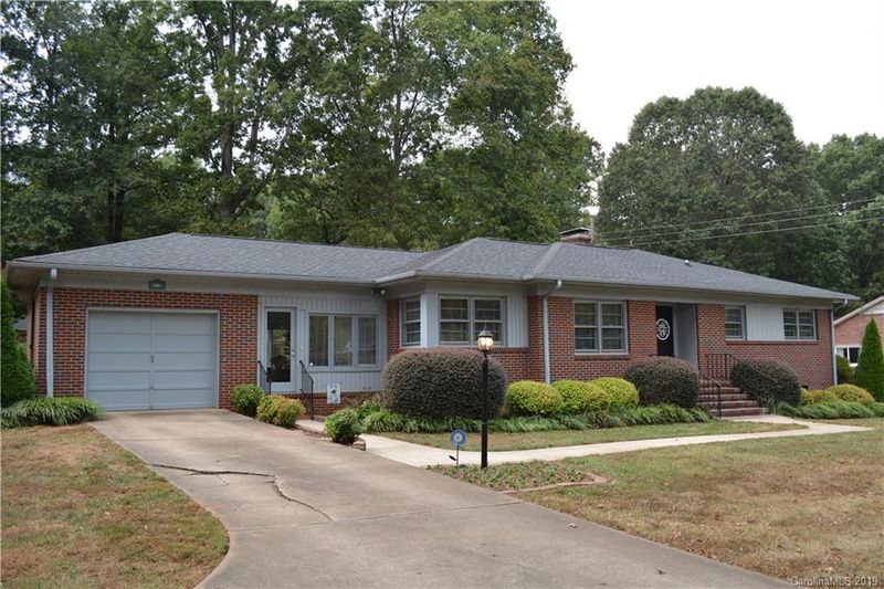 607 2nd Ave NE, Conover, NC 28613