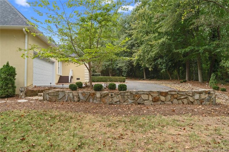 600 Spanish Oak Ln, Gastonia, NC 28056
