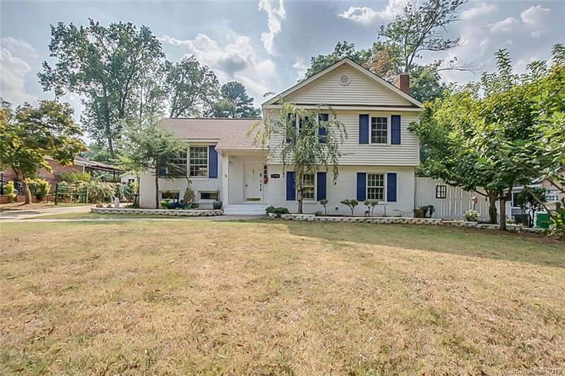 6700 Sunview Dr, Charlotte, NC 28210