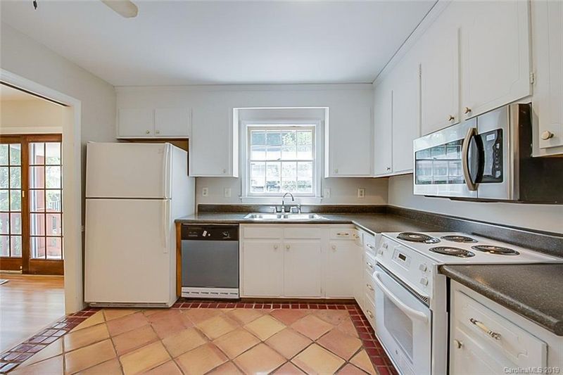 6700 Sunview Dr, Charlotte, NC 28210
