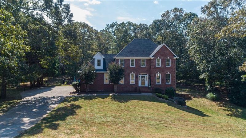 4670 Elmhurst Dr NE, Hickory, NC 28601