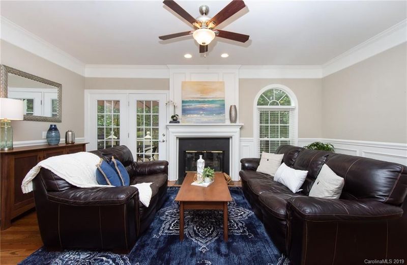 1306 Gateshead Ln, Matthews, NC 28105