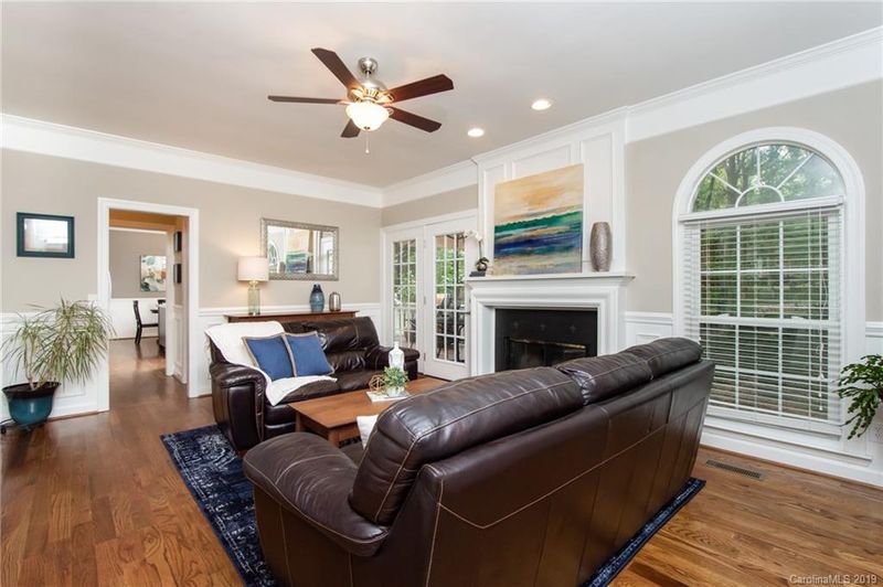 1306 Gateshead Ln, Matthews, NC 28105