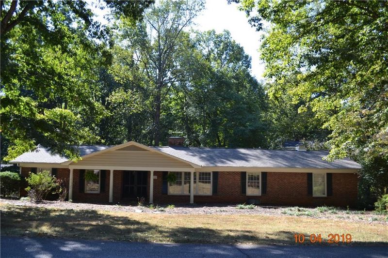 202 6th St NE #13, Conover, NC 28613