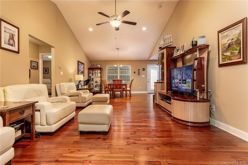 128 Windrow Ln, Statesville, NC 28625