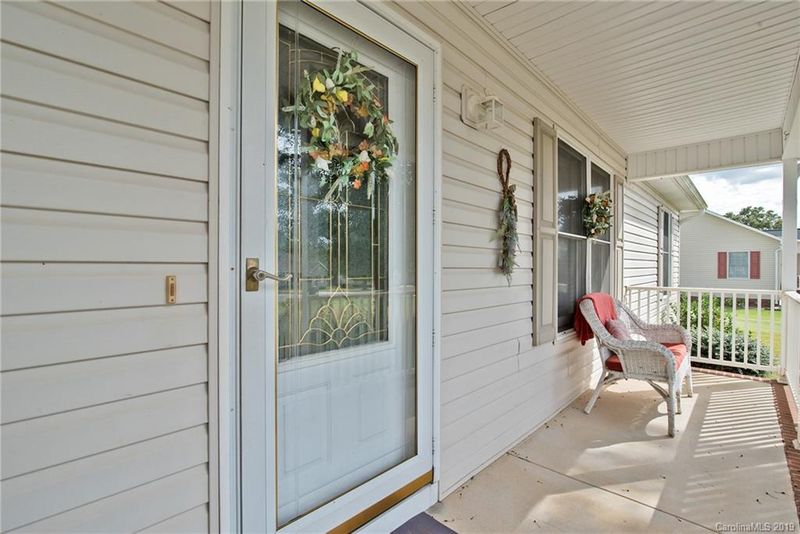 126 Deercroft Dr, Statesville, NC 28625