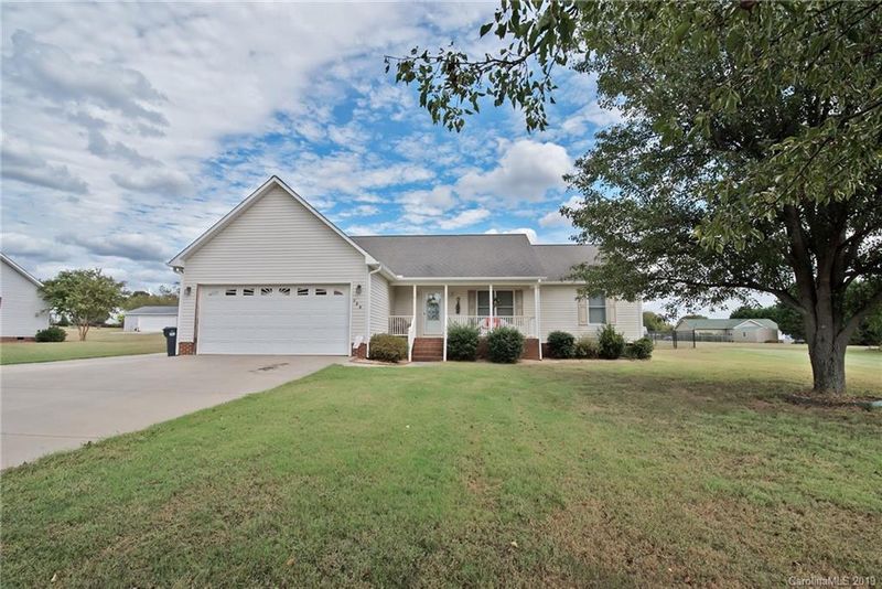 126 Deercroft Dr, Statesville, NC 28625