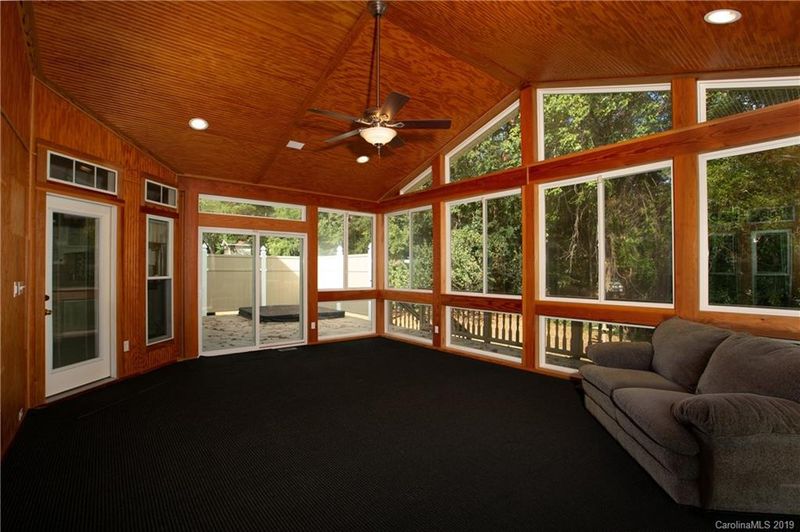 6008 Waverly Lynn Ln, Charlotte, NC 28269