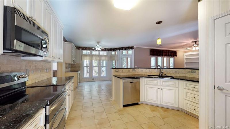 6008 Waverly Lynn Ln, Charlotte, NC 28269