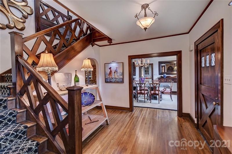 1533 Queens Rd W, Charlotte, NC 28207