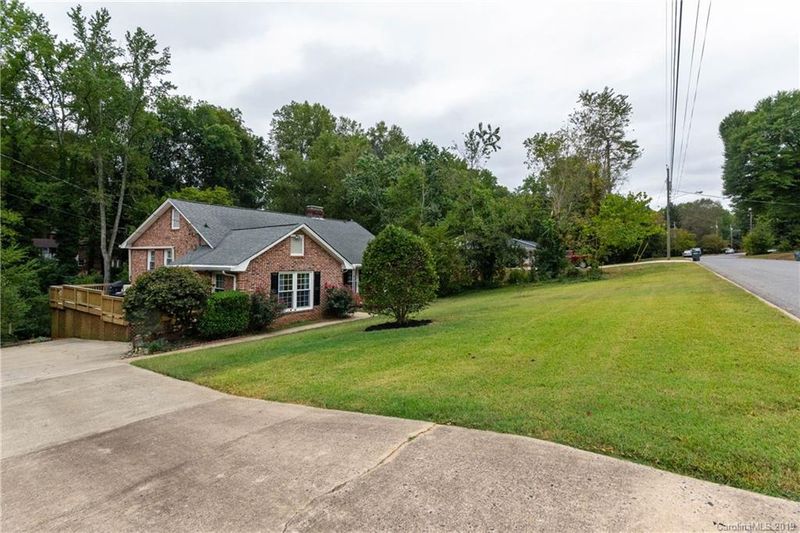3157 Whitson Rd, Gastonia, NC 28054