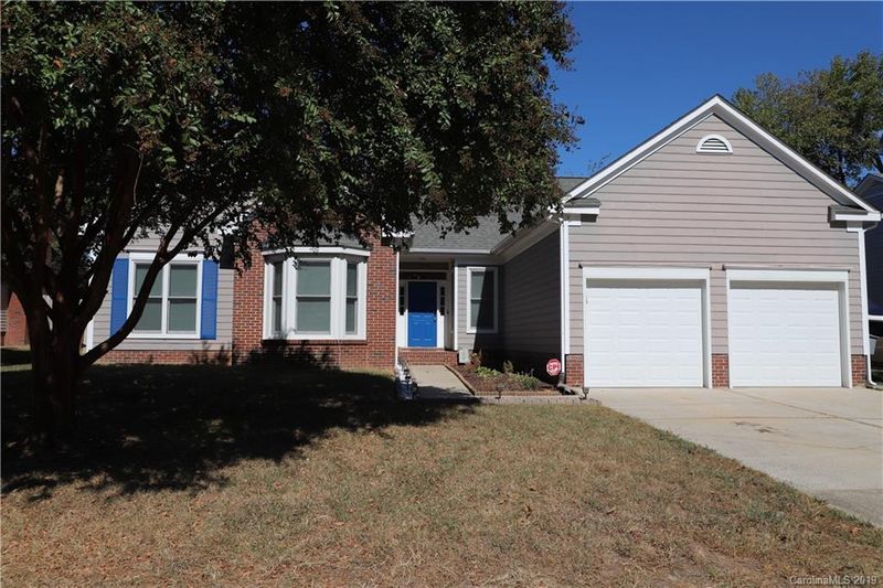 11807 Harris Pointe Dr, Charlotte, NC 28269