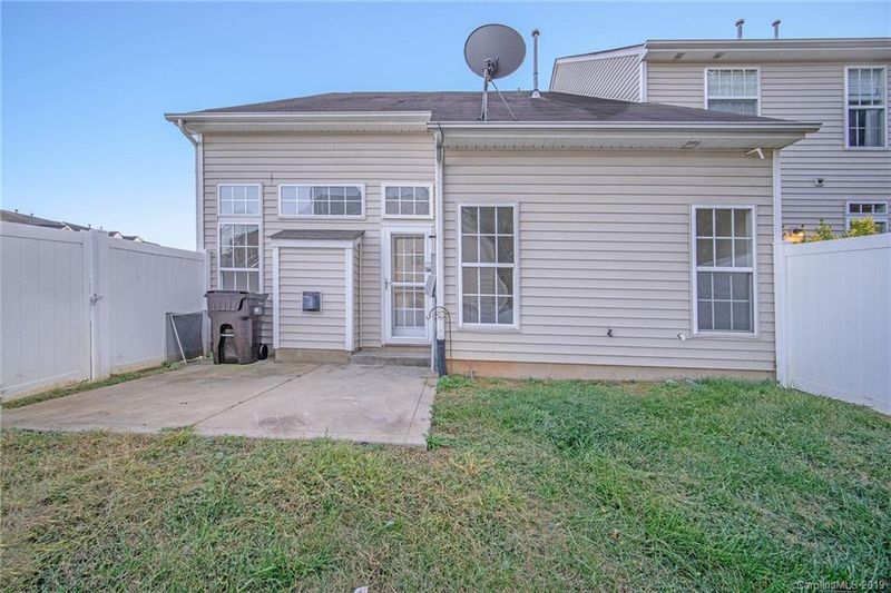 6000 Boathouse Ln, Cramerton, NC 28032
