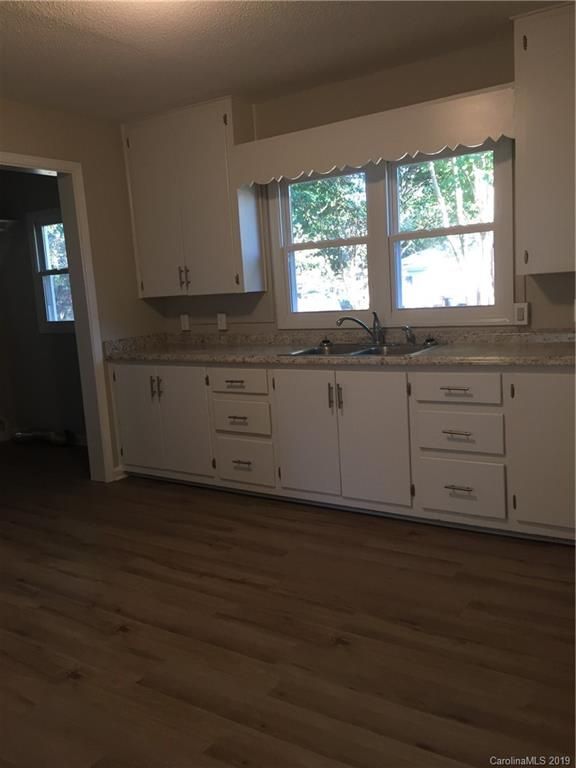1105 Cadillac St, Kannapolis, NC 28083