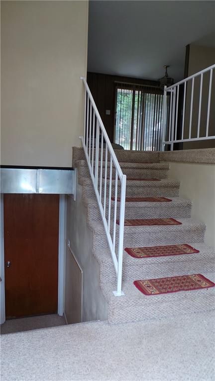 1250 Riverview Dr, Hickory, NC 28602
