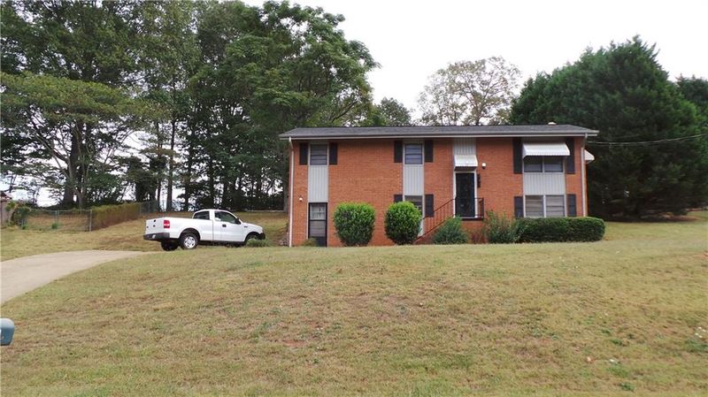 1250 Riverview Dr, Hickory, NC 28602