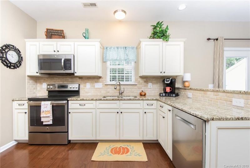 9515 Constitution Hall Dr, Charlotte, NC 28277