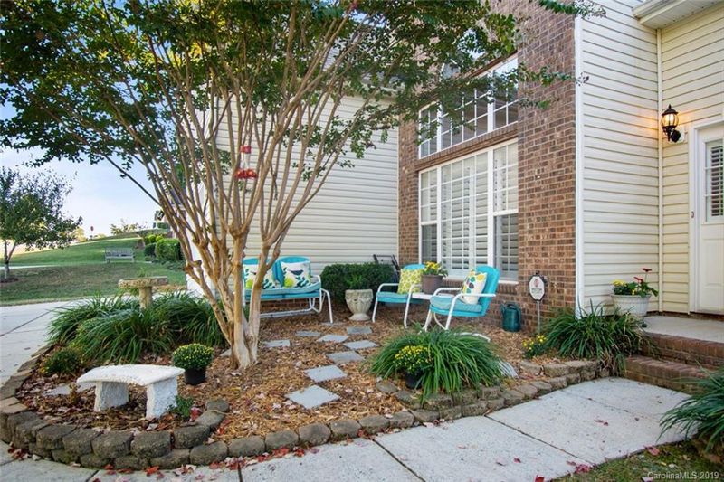 161 Lighthouse Rd, Mount Holly, NC 28120