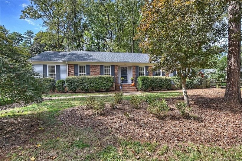 1908 Wandering Way Dr, Charlotte, NC 28226