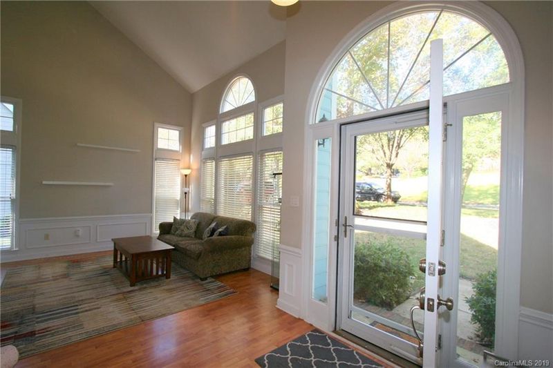 3239 Crescent Knoll Dr, Matthews, NC 28105