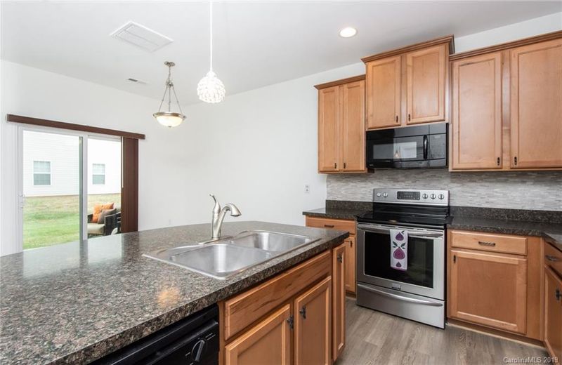 343 Sandy Spring Ln, Lake Wylie, SC 29710