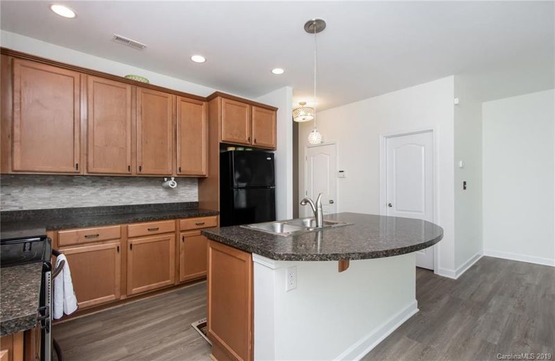 343 Sandy Spring Ln, Lake Wylie, SC 29710