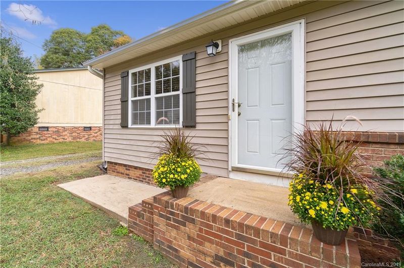 712 Goodson St, Mount Holly, NC 28120