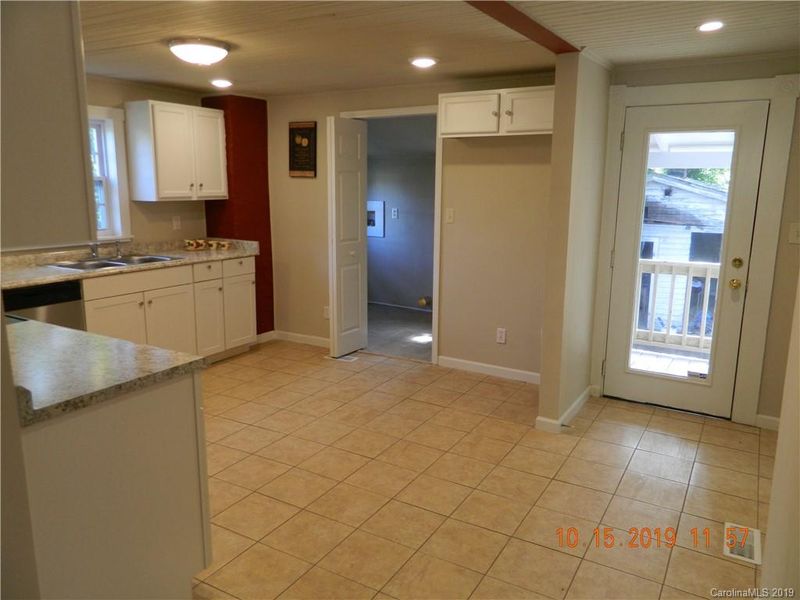 18 7th Ave SE, Hickory, NC 28602