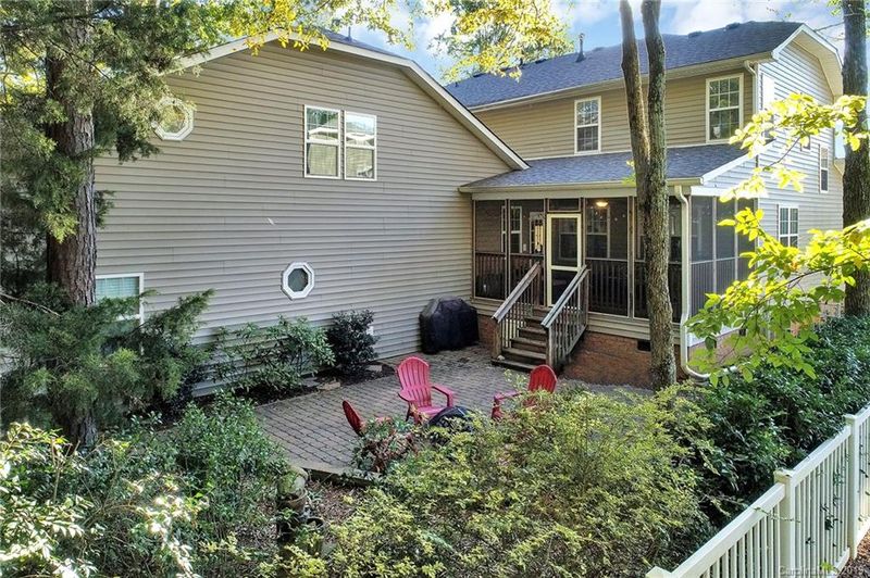 19100 Ruffner Dr, Cornelius, NC 28031