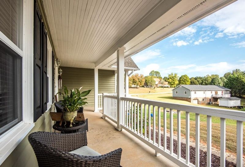 1728 Maybrook Blvd, Hickory, NC 28601