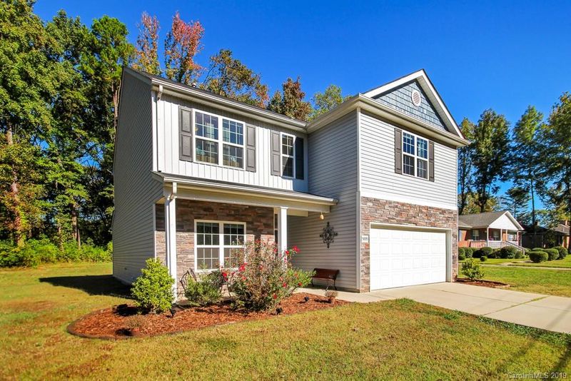 5009 Isaac Dr, Charlotte, NC 28216