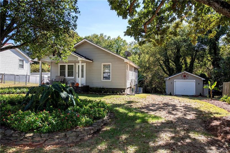 211 W Parkwood St, Stanley, NC 28164