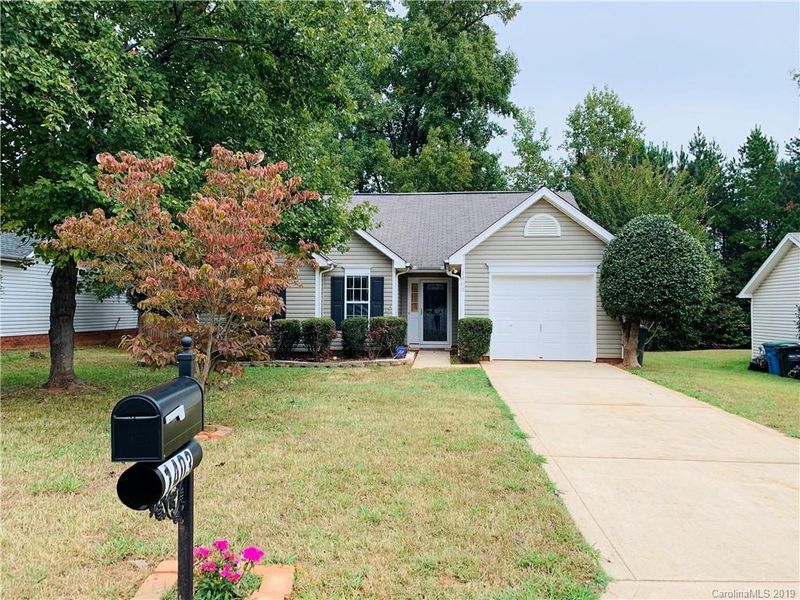 1403 Long Grass Ct, Charlotte, NC 28216