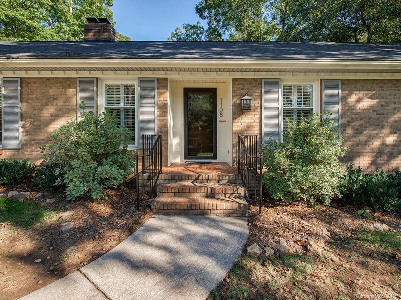 1108 Redcoat Dr, Charlotte, NC 28211