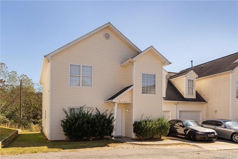 5104 Brooktree Dr, Charlotte, NC 28208
