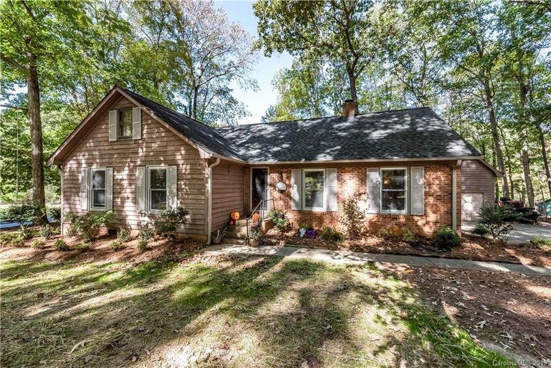 14001 Hackamore Dr, Matthews, NC 28105