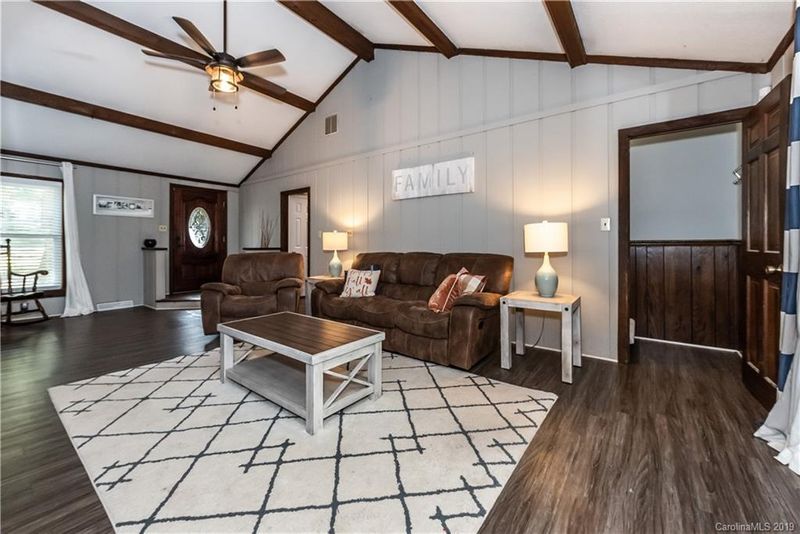 14001 Hackamore Dr, Matthews, NC 28105